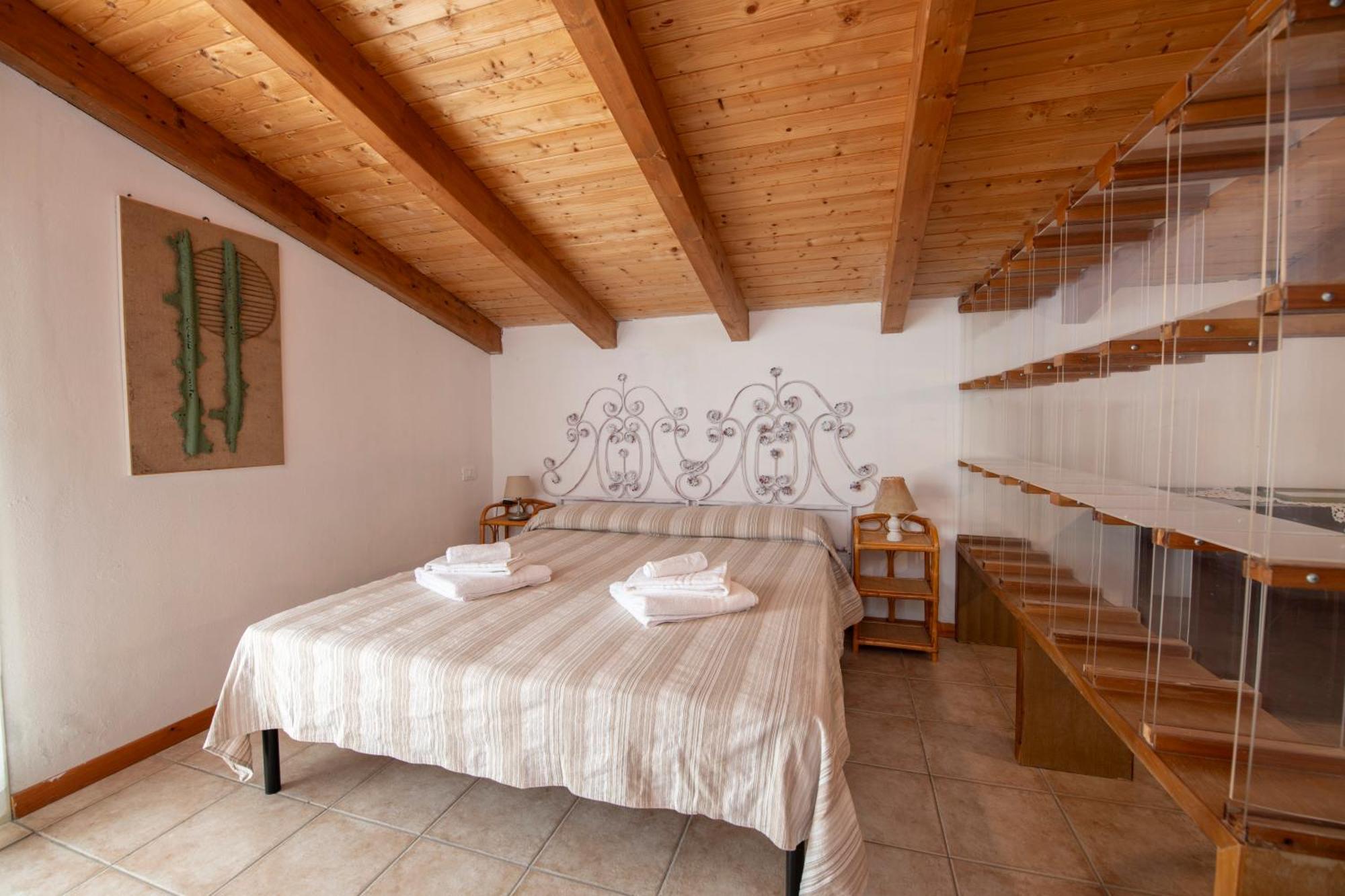 211 - Appartamento Acacia, Terrazza Giardino E Piscina Carro ภายนอก รูปภาพ