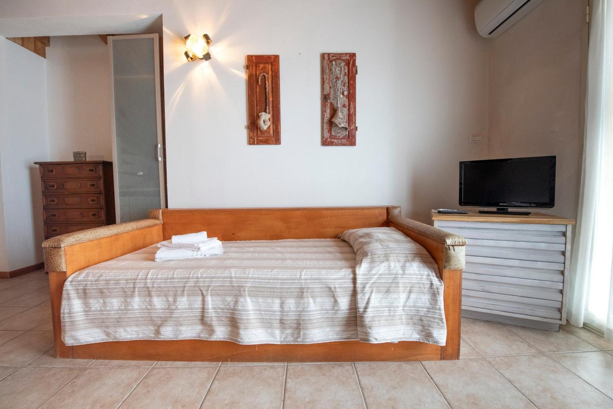 211 - Appartamento Acacia, Terrazza Giardino E Piscina Carro ภายนอก รูปภาพ