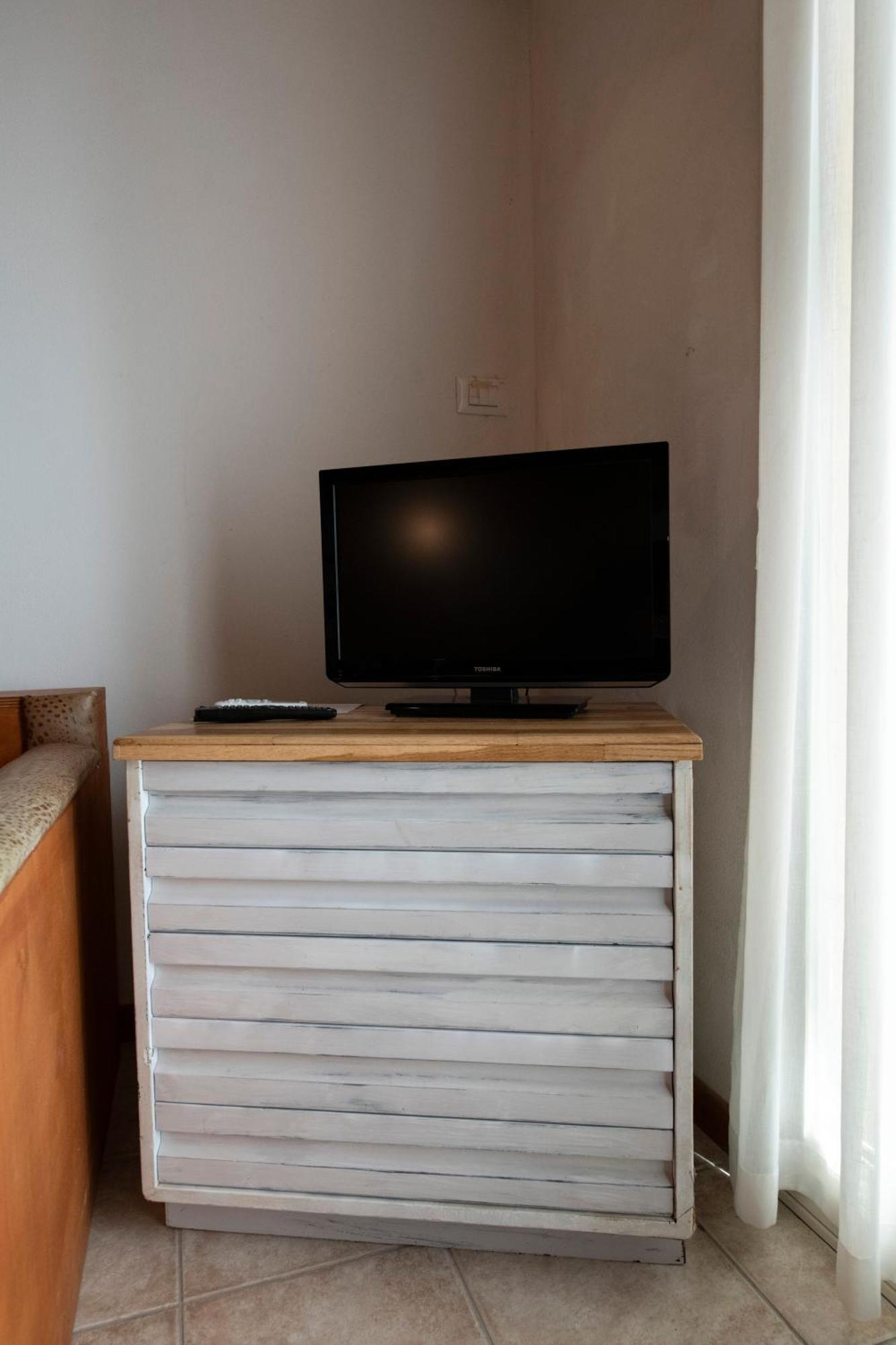 211 - Appartamento Acacia, Terrazza Giardino E Piscina Carro ภายนอก รูปภาพ