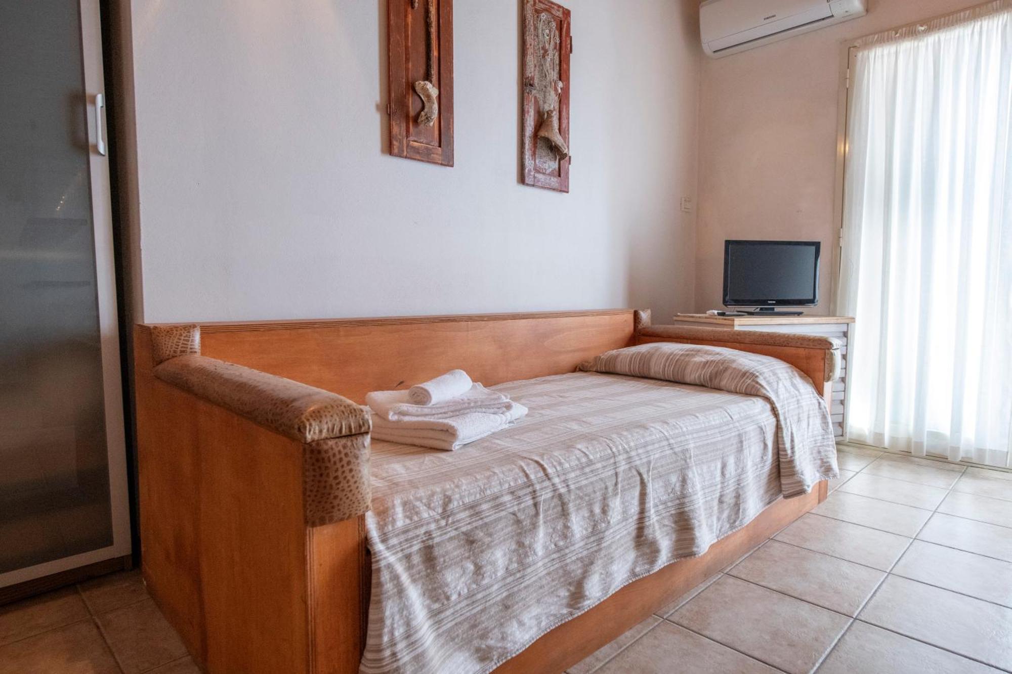 211 - Appartamento Acacia, Terrazza Giardino E Piscina Carro ภายนอก รูปภาพ